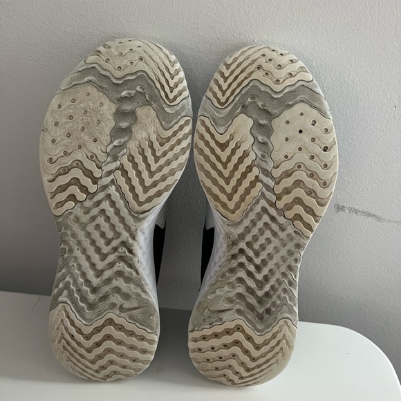 USED Nike Odyssey React 2 Flyknit FLR Running Womens 8.5 Shoes Sneakers - Picture 3 of 9